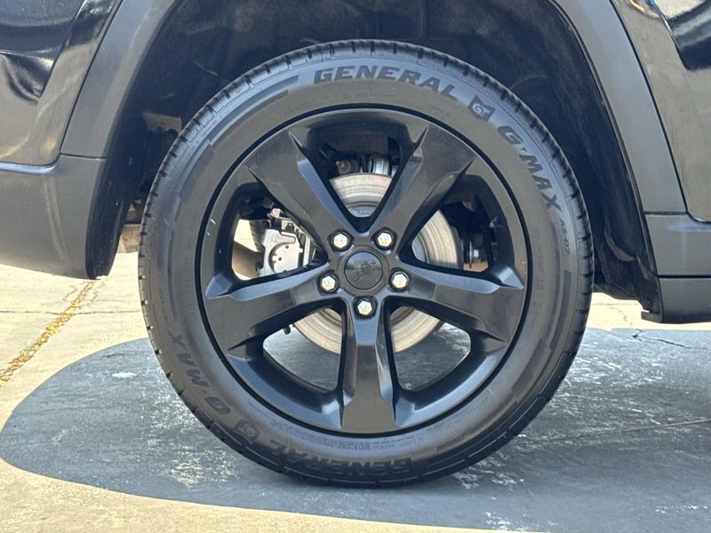 Used 2023 Jeep Grand Cherokee Altitude 4x4