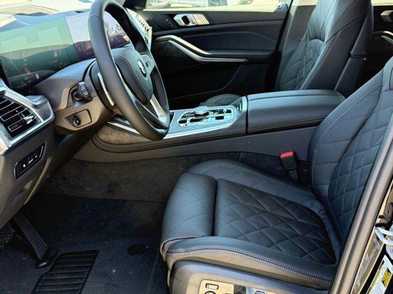 New 2026 BMW X7 xDrive40iImage 17