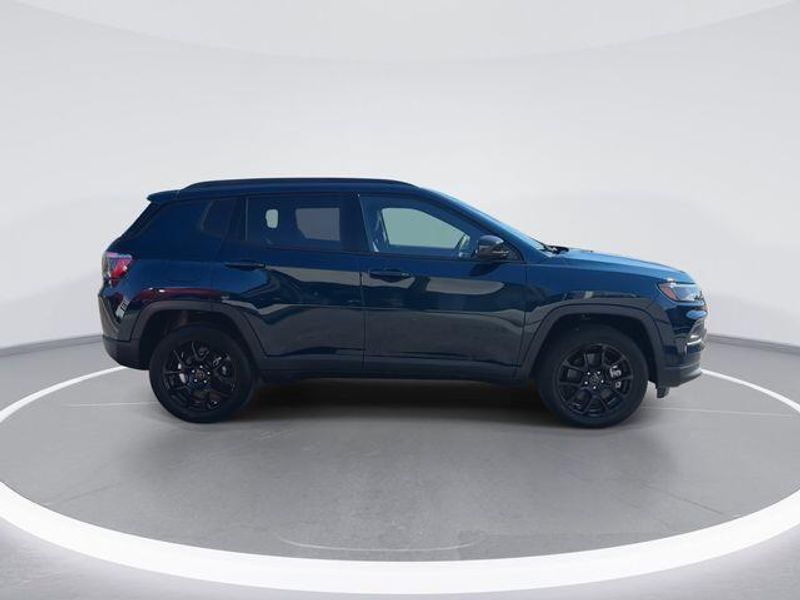 New 2026 Jeep Compass Latitude Altitude 4x4Image 9