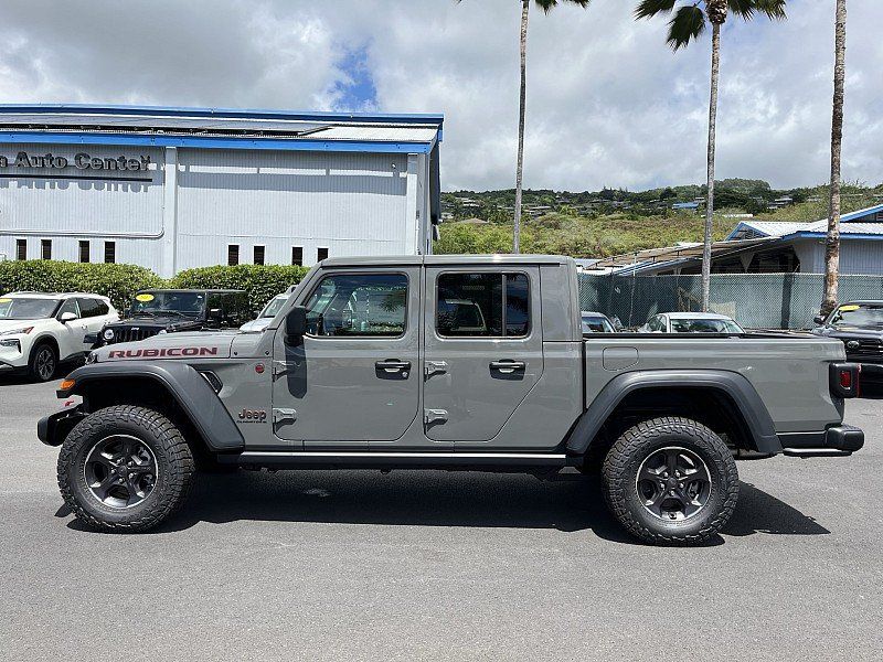 2023 Jeep Gladiator Rubicon 4x4 in a Sting-Gray Clear Coat exterior color. Kona Auto Center 1-888-985-0772 konaautocenter.com 