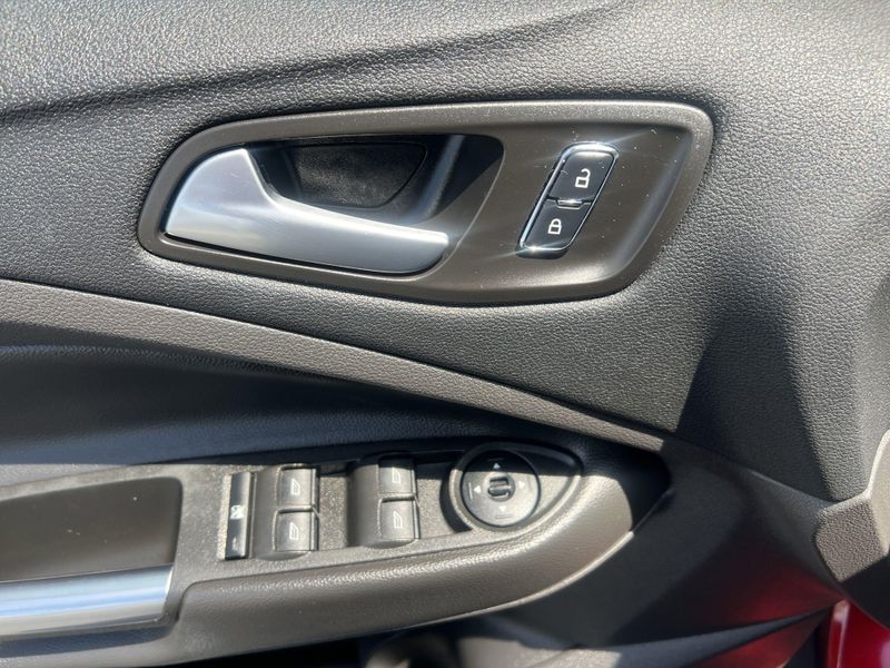 2016 Ford Escape SEImage 6