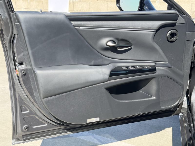 Used 2025 Lexus ES 350Image 17