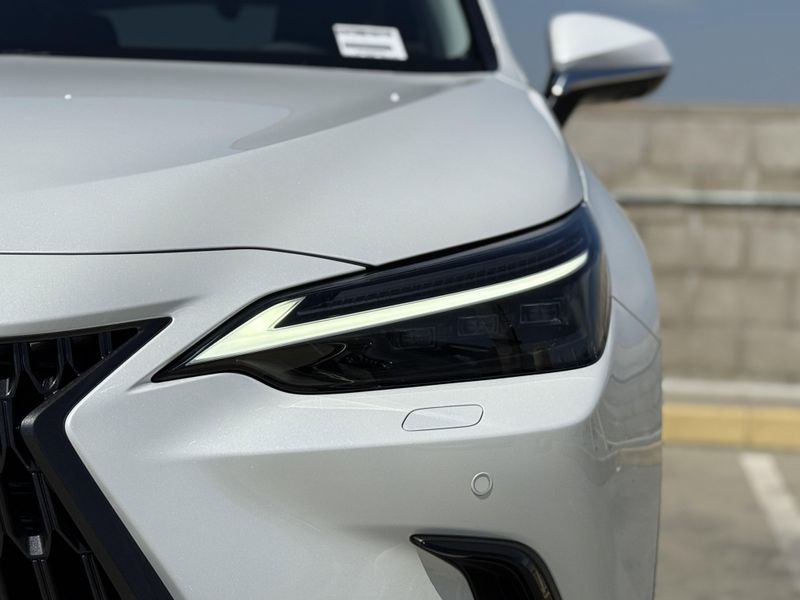 2025 LEXUS NX 450 450h+ LuxuryImage 8