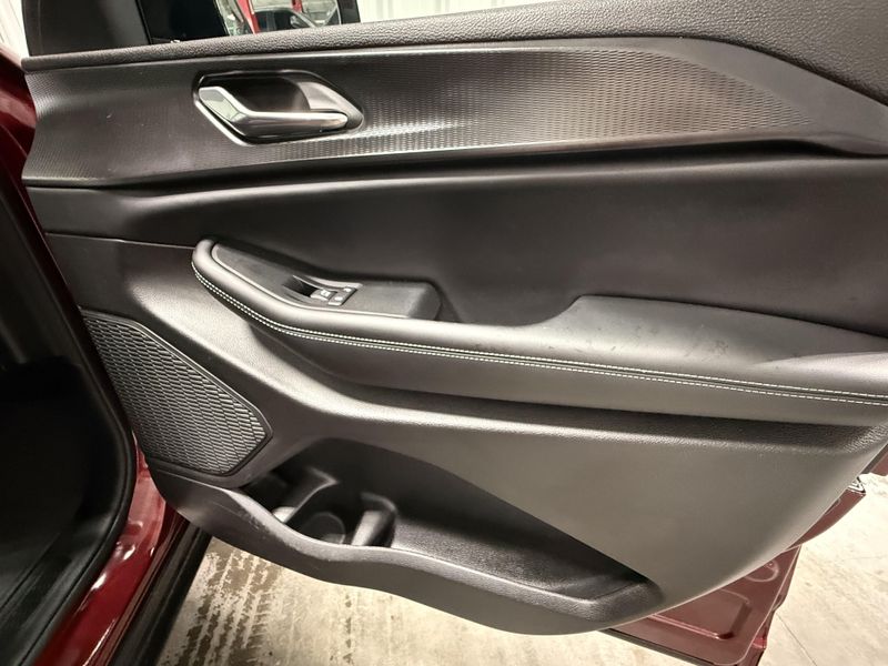 Used 2025 Jeep Grand Cherokee AltitudeImage 10