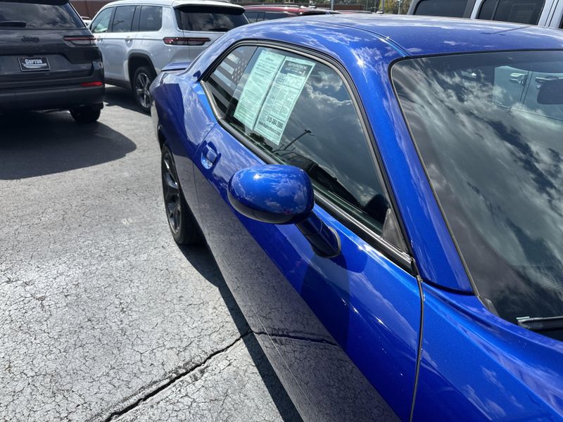 2018 Dodge Challenger SXT Plus photo 5