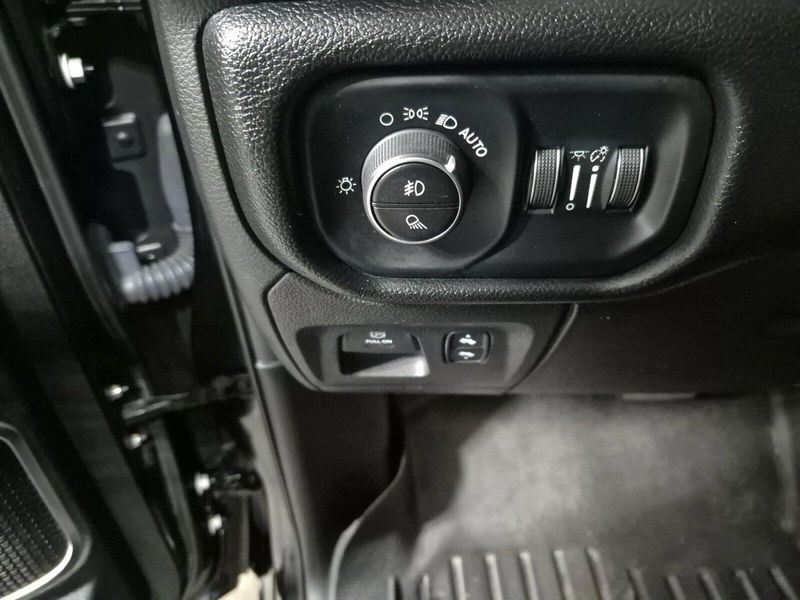 2019 RAM 1500 LaramieImage 27