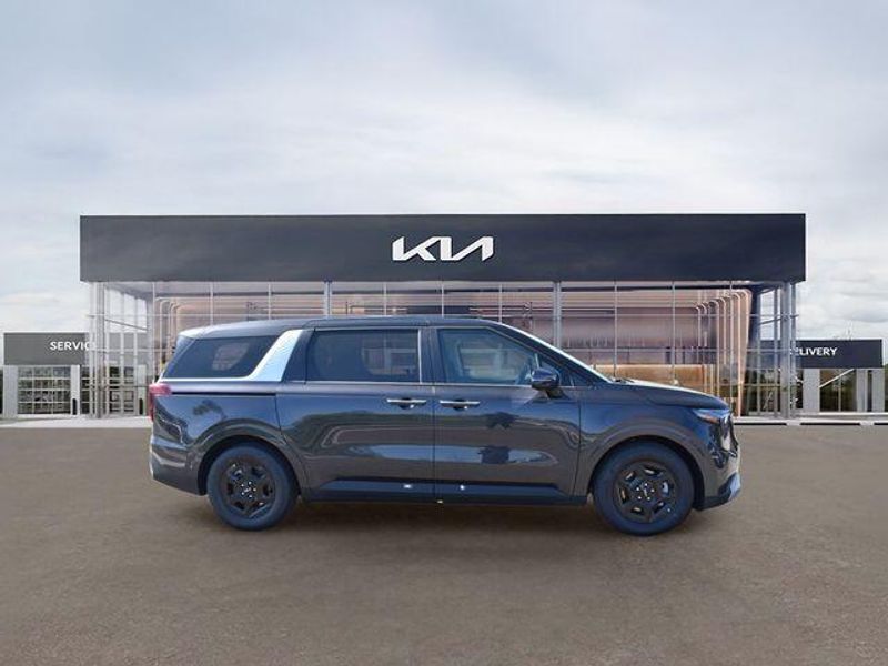 New 2026 Kia Carnival LXSImage 2