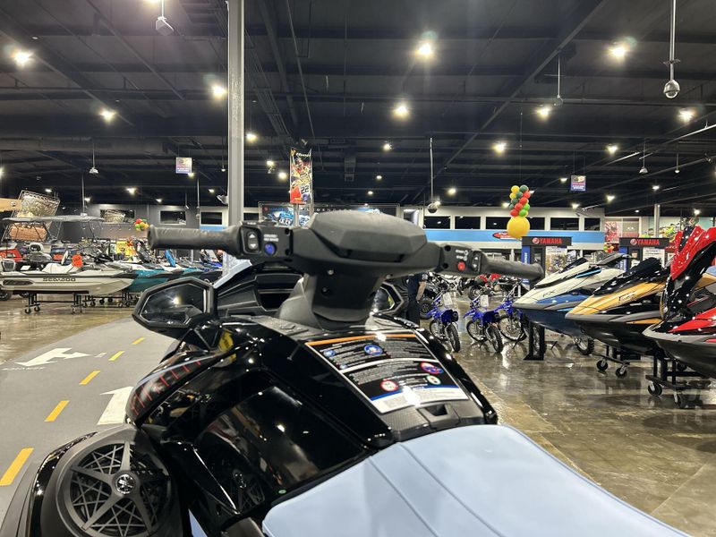 2025 Yamaha VX CRUISER W&sol;AUDIO  in a BLACK/ICE BLUE exterior color. Del Amo Motorsports of Redondo Beach (424) 390-7811 delamomotorsports.com 