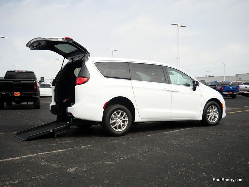 New 2026 Chrysler Voyager Lx