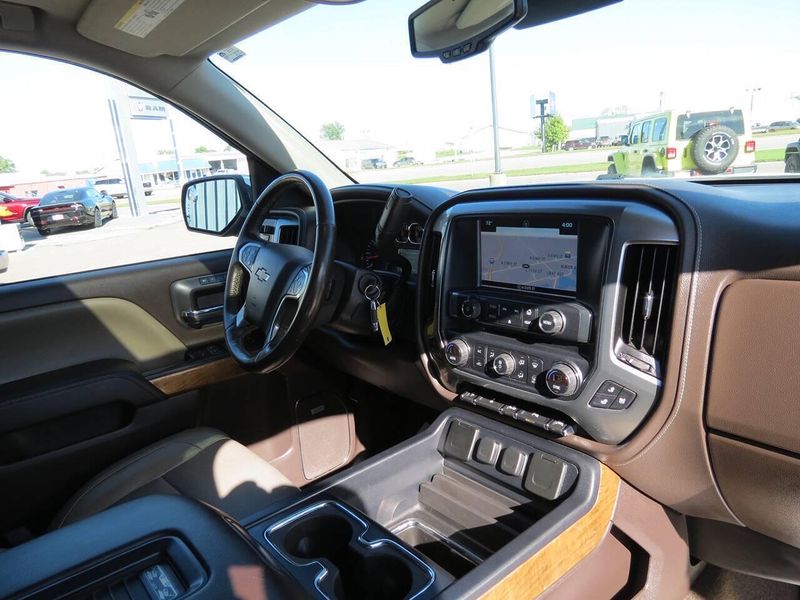 Used 2016 Chevrolet Silverado 1500 LTZ 4x4 4dr Crew Cab 5.8 ft. SBImage 27