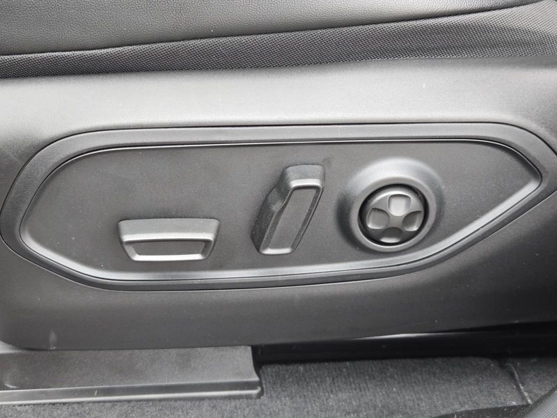New 2026 Jeep Grand Cherokee Laredo Altitude 4x4