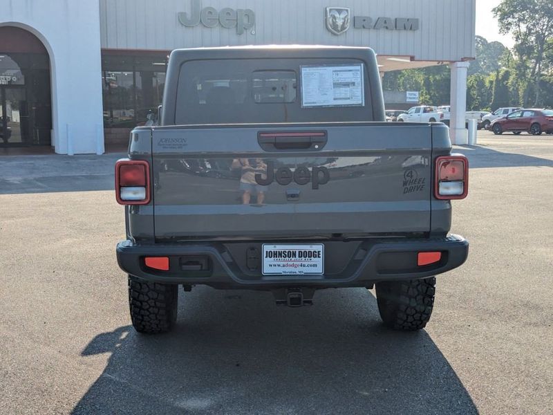 2023 Jeep Gladiator Willys 4x4 in a Sting-Gray Clear Coat exterior color and Blackinterior. Johnson Dodge 601-693-6343 pixelmotiondemo.com 