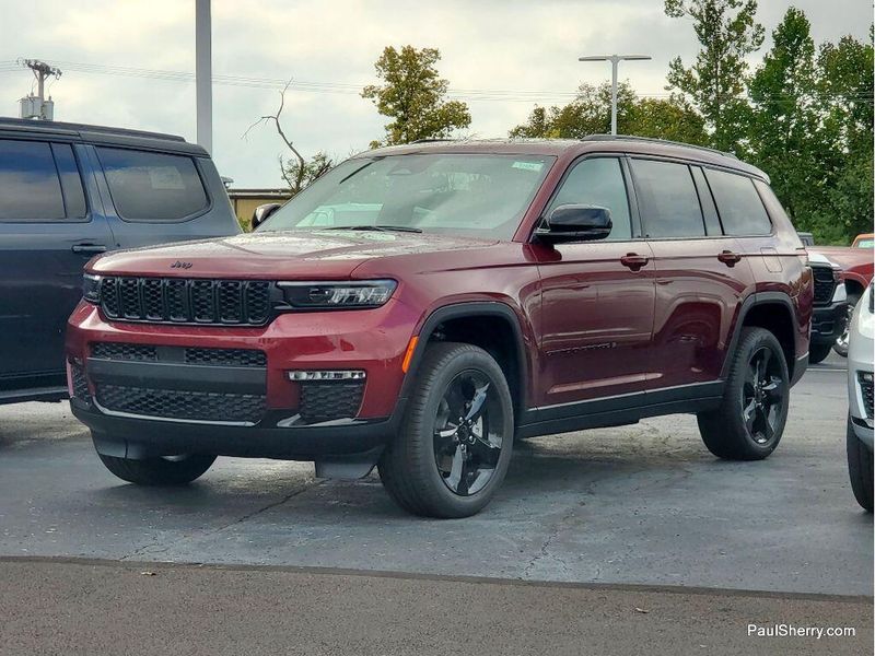 2025 Jeep Grand Cherokee Limited photo 7