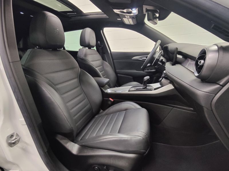 Used 2024 Alfa Romeo Tonale Veloce Premium eAWD w/SunroofImage 5