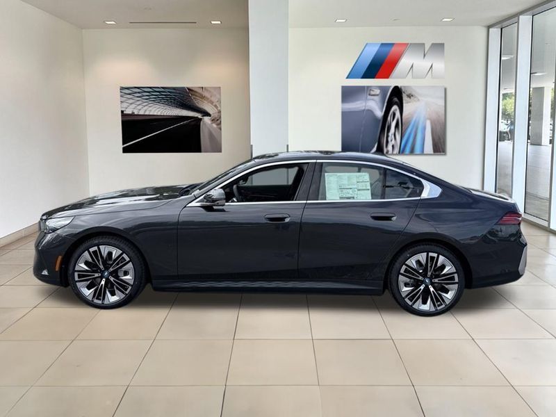 2025 BMW i5 eDrive40Image 9