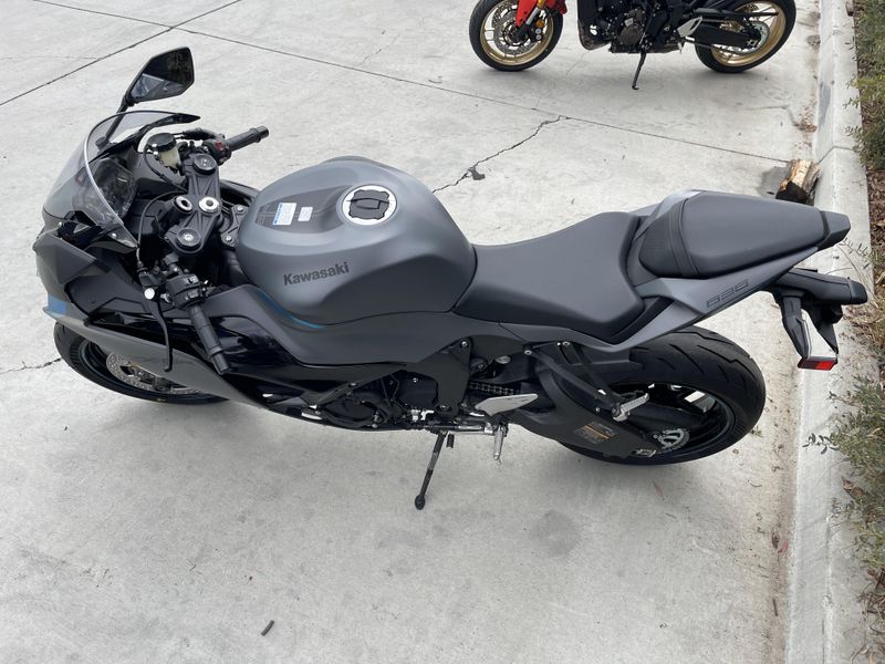2025 Kawasaki NINJA ZX-6R ABS Image 12