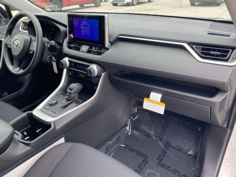 New 2025 Toyota RAV4 Hybrid LEImage 9