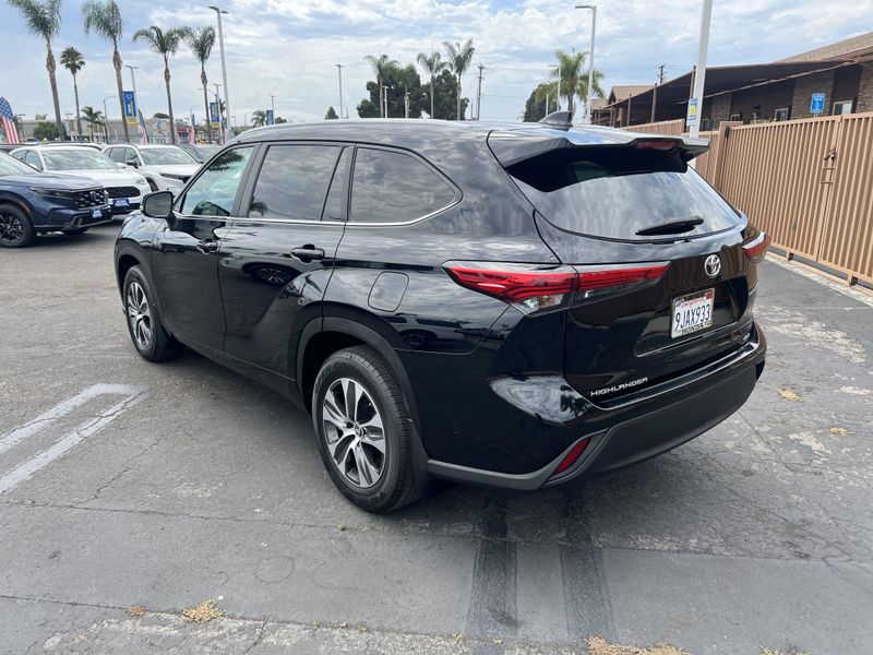 Used 2023 Toyota Highlander LImage 2