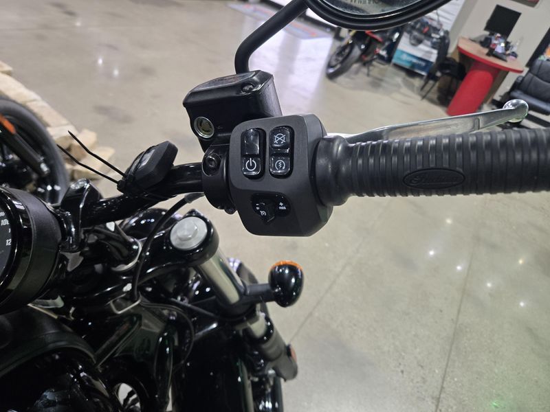 USED 2024 INDIAN MOTORCYCLE CHIEF BLACK METALLIC 49ST BASE Image 12