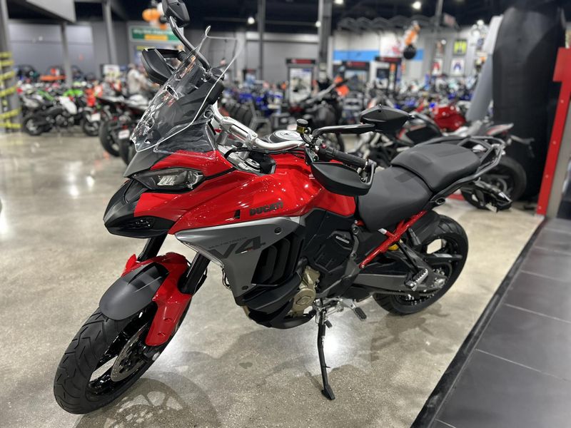 New 2025 Ducati MULTISTRADA V4 Image 12