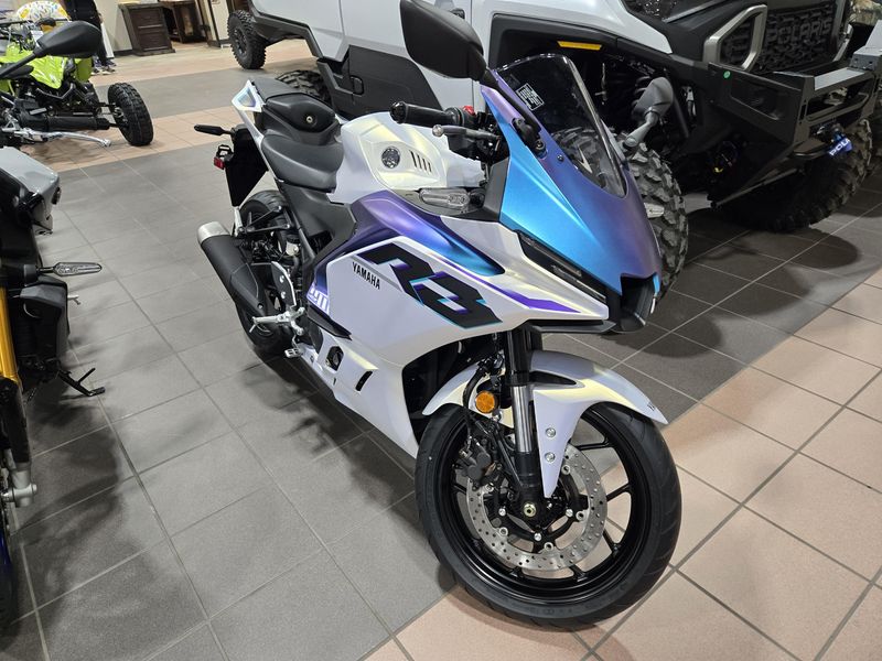 2025 Yamaha YZFR3 ABS LUNAR WHITE AND NEBULA BLUE Image 3