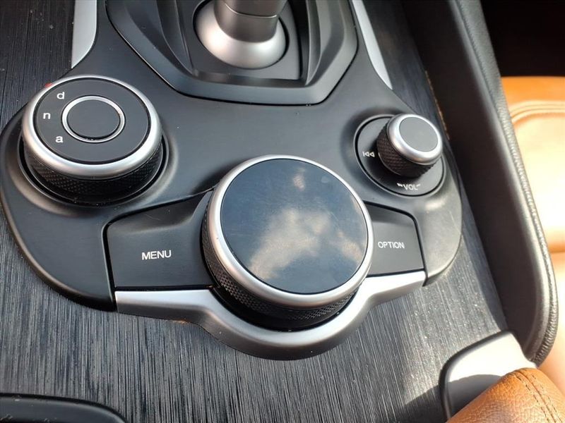 Used 2019 Alfa Romeo Giulia Image 24