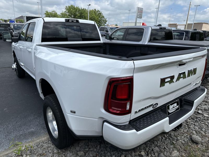 2025 RAM 3500 Laramie Crew Cab 4x4 8