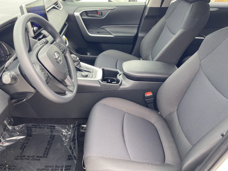 New 2025 Toyota RAV4 Hybrid LEImage 14