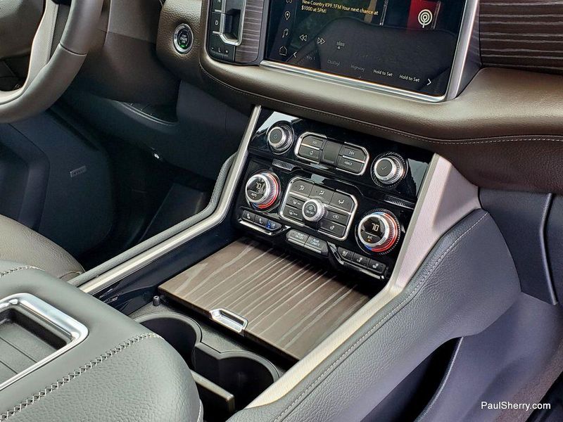 2023 GMC Yukon Denali ReserveImage 12