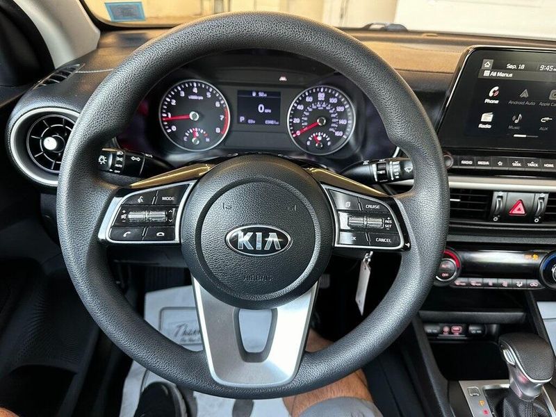 2019 Kia Forte LXSImage 2