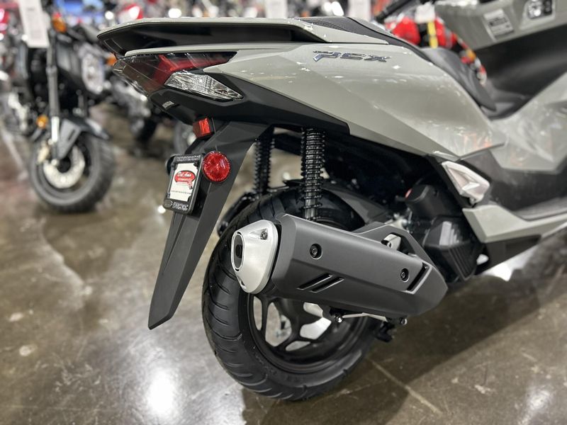 2025 Honda PCX Image 5