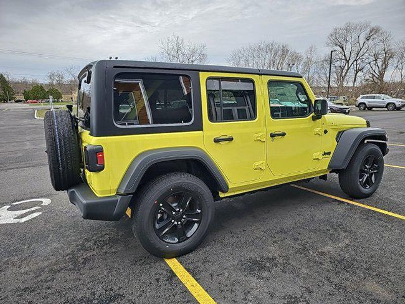 2023 Jeep Wrangler Unlimited Sport Altitude photo 8