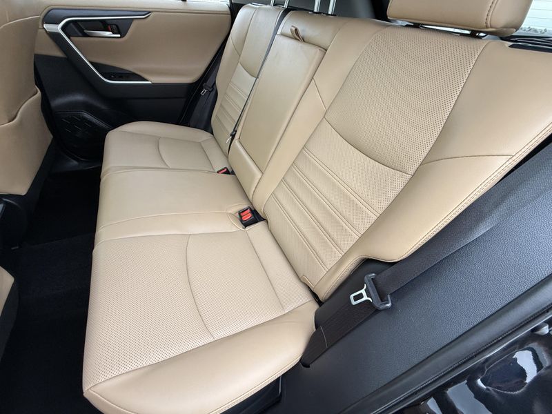 2021 Toyota RAV4 Hybrid LimitedImage 32
