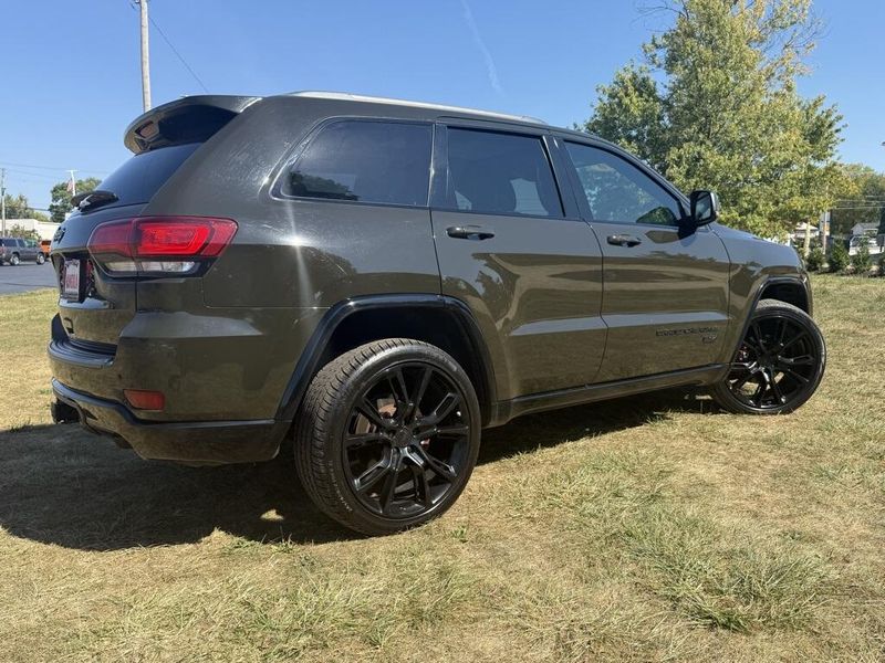 2016 Jeep Grand Cherokee Limited photo 3