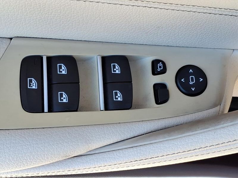 Used 2019 BMW 530i xDriveImage 15