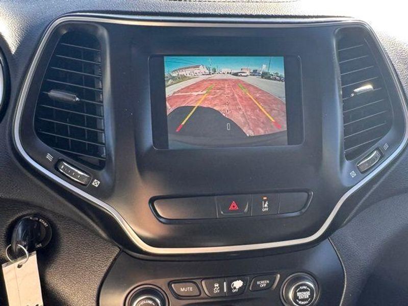 Used 2021 Jeep Cherokee LatitudeImage 13