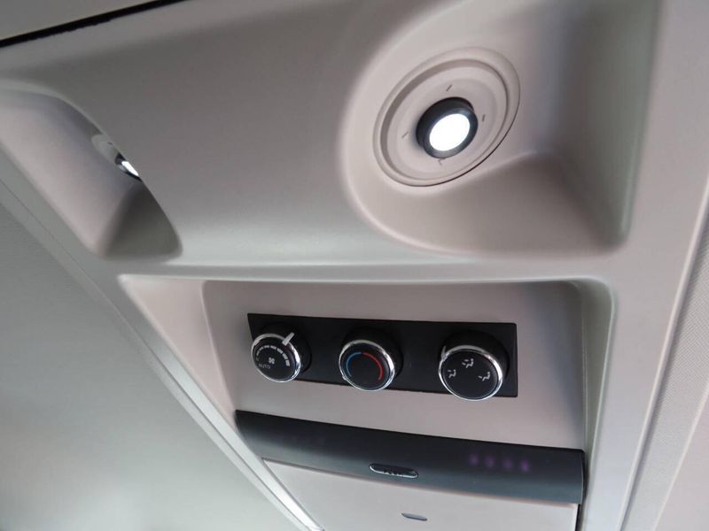 Used 2014 Chrysler Town & Country Touring 4dr Mini VanImage 27