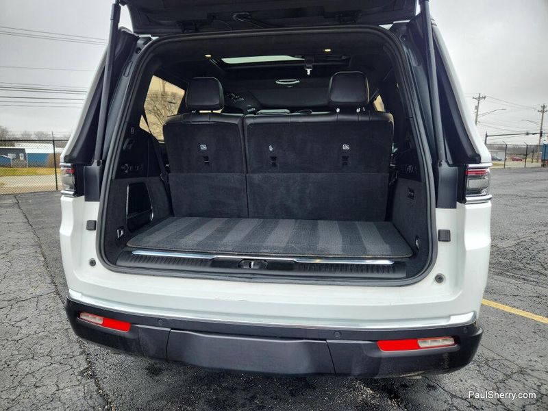 2022 Jeep Grand Wagoneer Series III