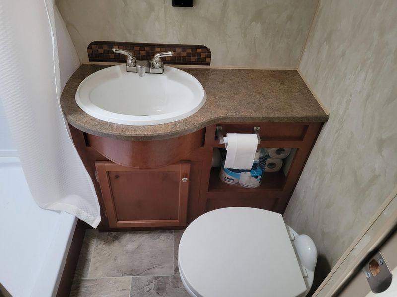 Used 2018 NASH 17K Image 17
