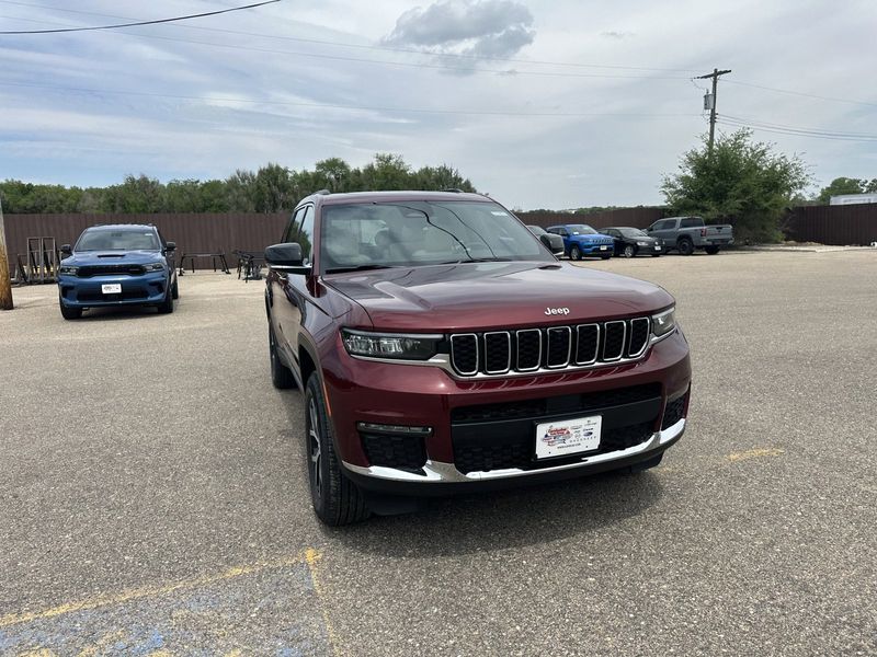 2024 Jeep Grand Cherokee L Limited 4x4Image 2