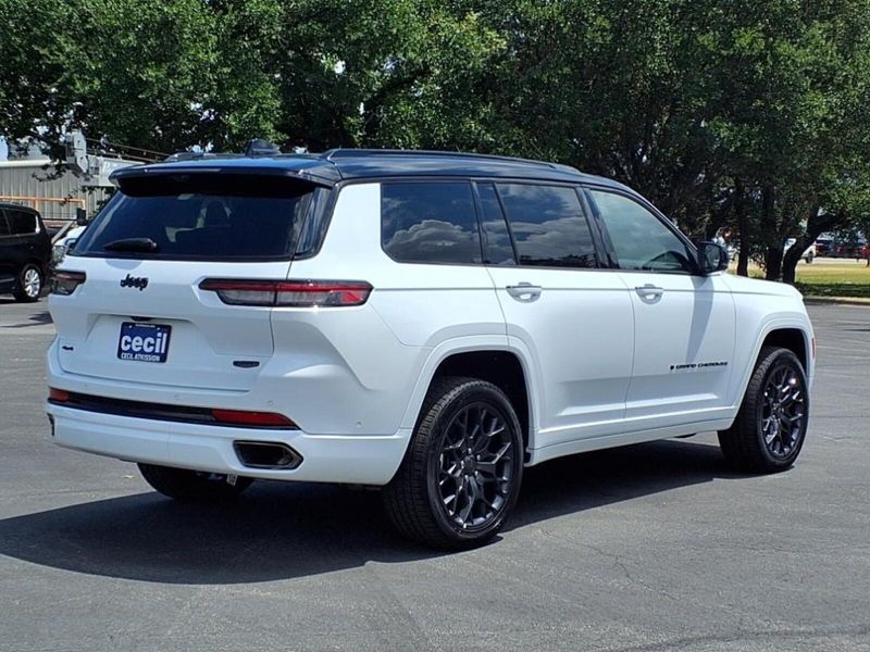 2025 Jeep Grand Cherokee L Summit photo 4
