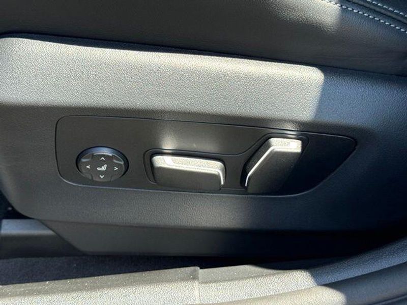 Used 2026 BMW M5 BaseImage 21