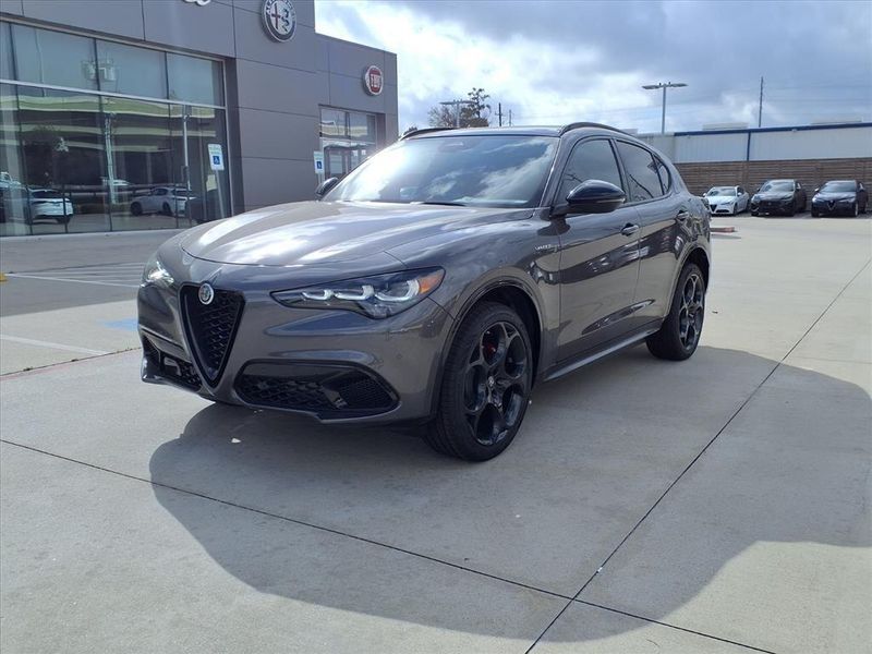 New 2026 Alfa Romeo Stelvio AwdImage 2