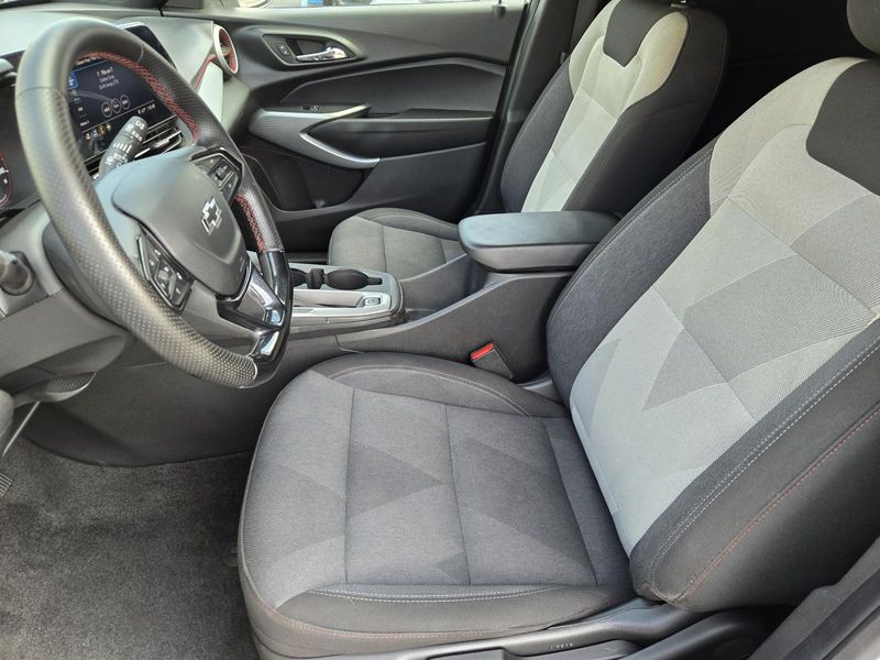Used 2024 Chevrolet Trax FWD 4dr 1RS
