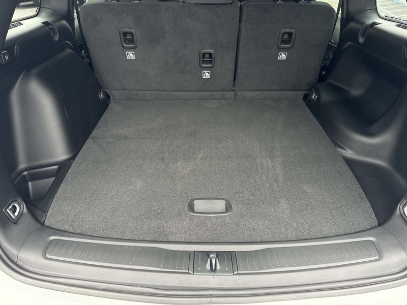 New 2026 Jeep Grand Cherokee Laredo 4x2