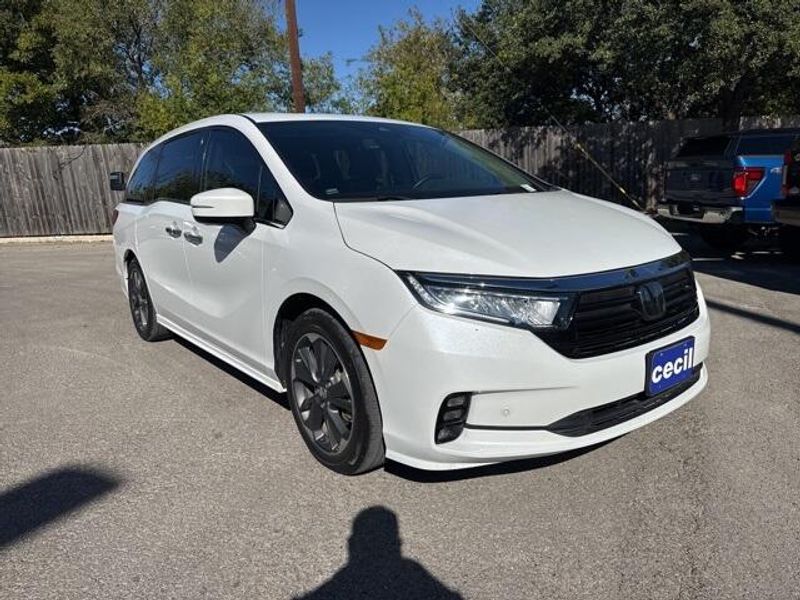 2022 Honda Odyssey Elite photo 3