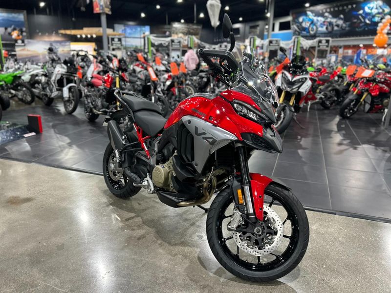 New 2025 Ducati MULTISTRADA V4 Image 3