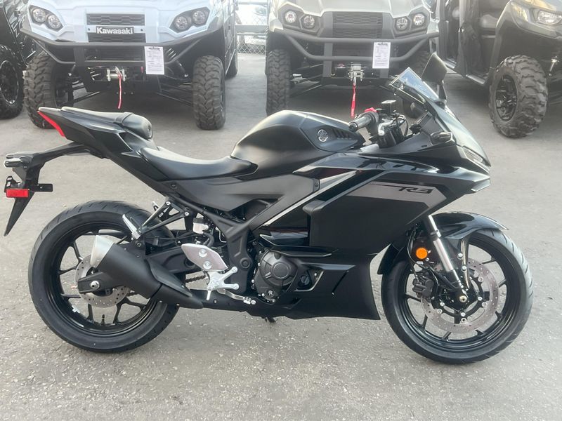 2025 Yamaha YZF-R3 ABS Image 7