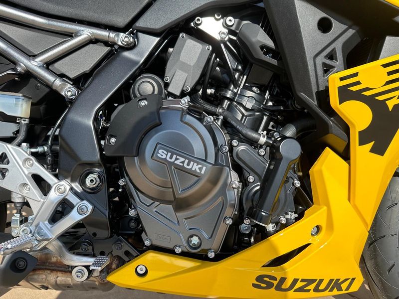 2025 Suzuki GSX-8R Image 14