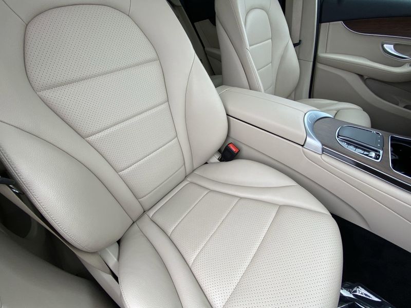 Used 2022 Mercedes-Benz GLC 300Image 11